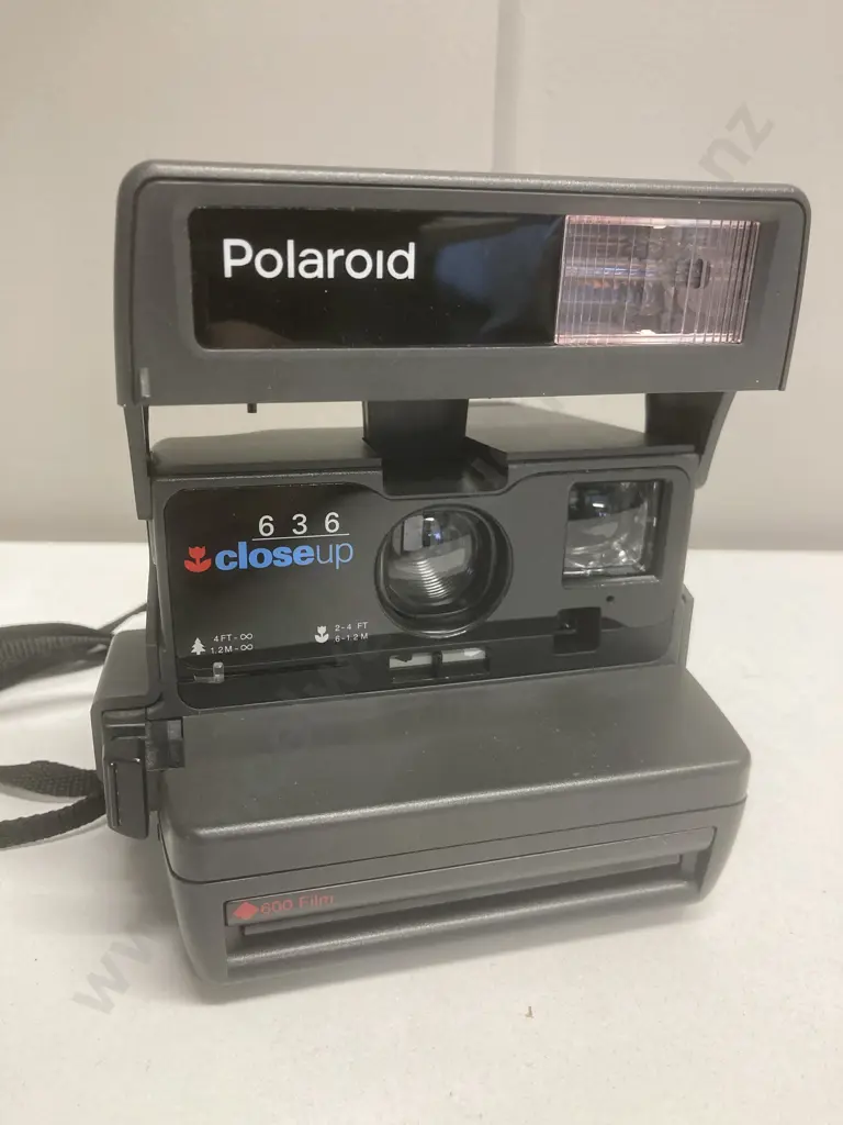 Polaroid 636 Close Up Instant Camera Image 1++