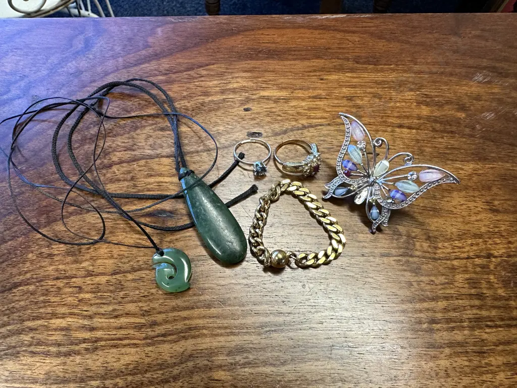 Selection of Costume Jewellery Rings, Greenstone Necklace, Brooch Etc Image 1++
