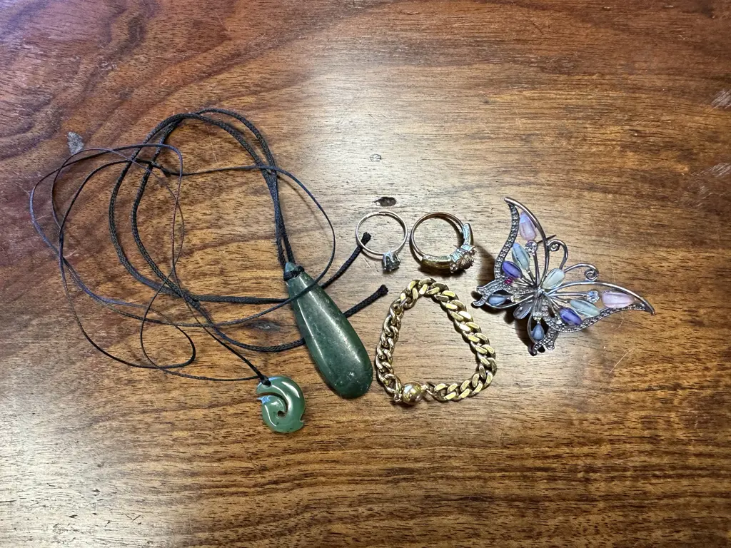 Selection of Costume Jewellery Rings, Greenstone Necklace, Brooch Etc Image 1++