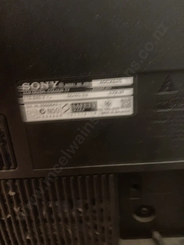 Sanyo 40" LCD TV With Remote Control (Doesn't Work All Functions On TV), Model 40CX520 Image 1++
