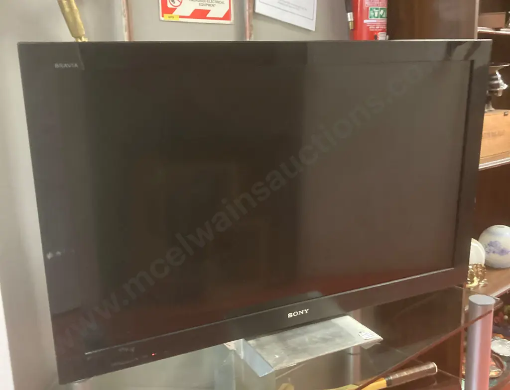 Sanyo 40" LCD TV With Remote Control (Doesn't Work All Functions On TV), Model 40CX520 Image 1++
