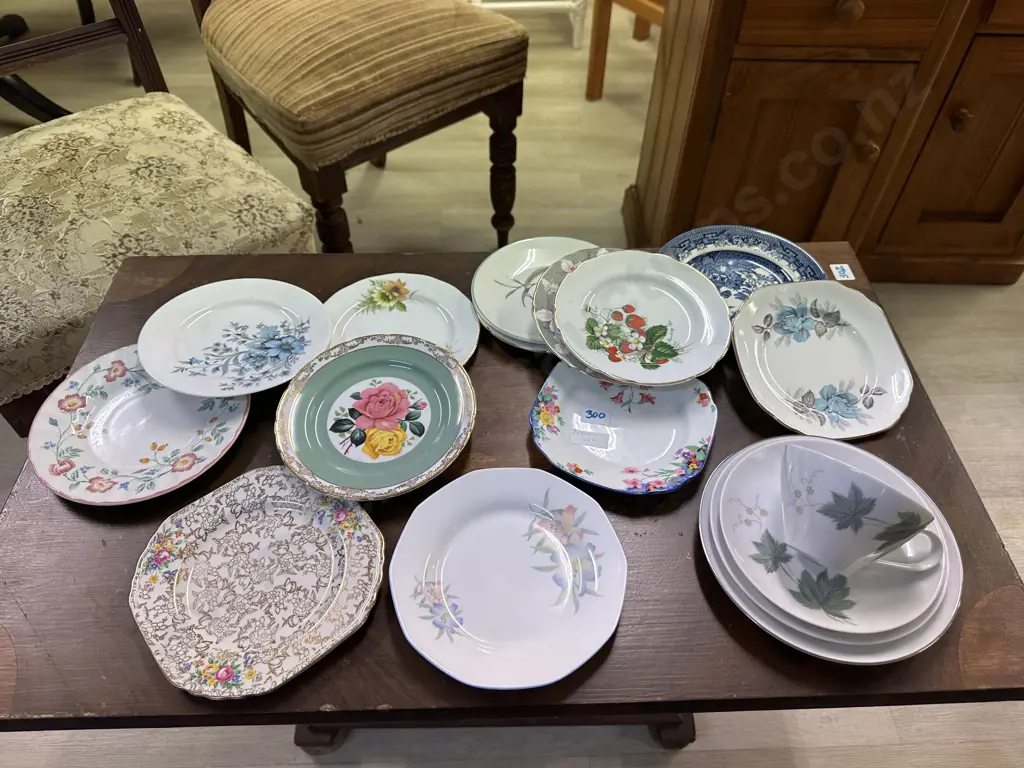 Selection Of China Items With a Trio Image 1++