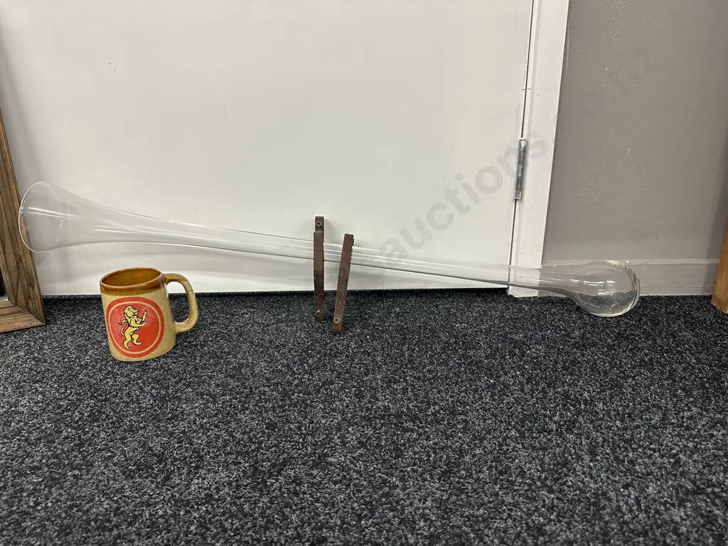 Yard Glass With Wall Mounts, Lion Beer 48 x 38cm Mirrored Picture, Handle Image 1++