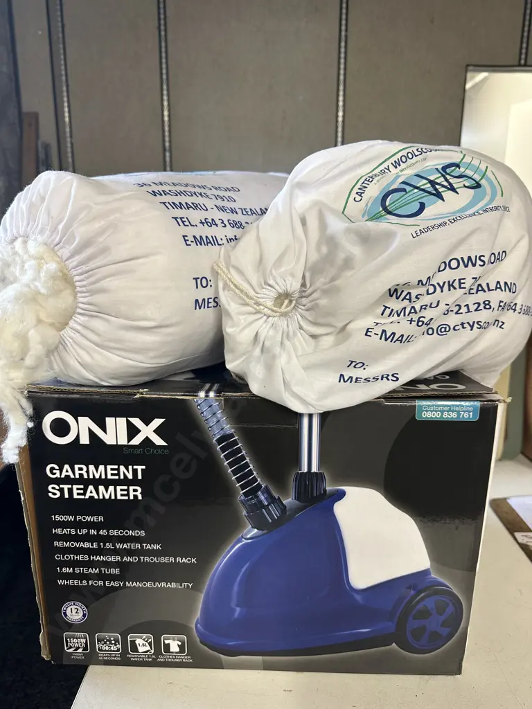 Onix Garment Steamer With Canterbury Wool Scourers Bags Of Wool Image 1++