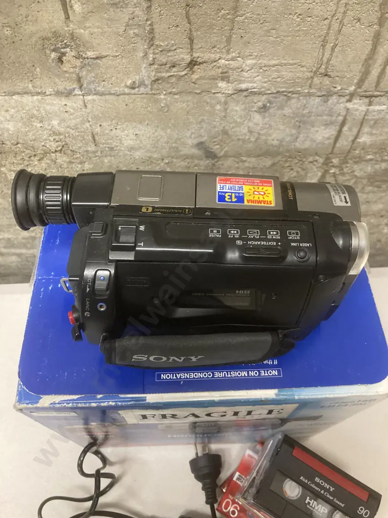 Sony CCD-TRV46E Video Camera Recorder, Tapes, Leads, Charger Etc, 2.5" LCD Screen, 330x Digital Zoom Image 1++