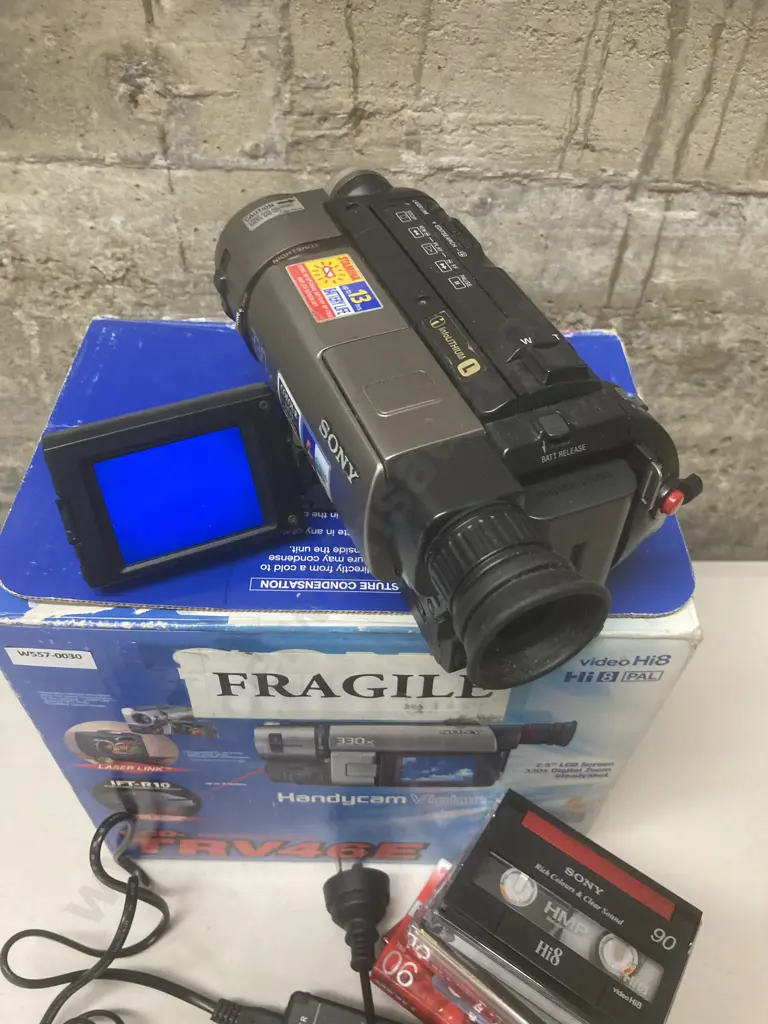 Sony CCD-TRV46E Video Camera Recorder, Tapes, Leads, Charger Etc, 2.5" LCD Screen, 330x Digital Zoom Image 1++