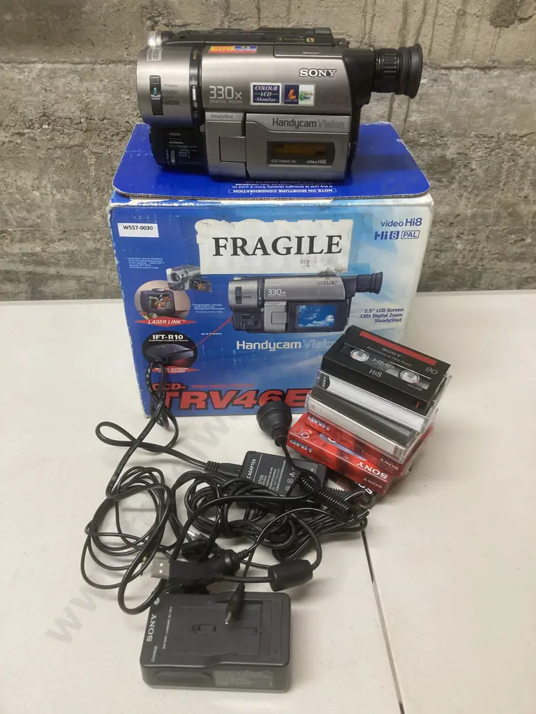 Sony CCD-TRV46E Video Camera Recorder, Tapes, Leads, Charger Etc, 2.5" LCD Screen, 330x Digital Zoom Image 1++