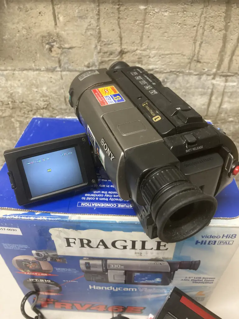 Sony CCD-TRV46E Video Camera Recorder, Tapes, Leads, Charger Etc, 2.5" LCD Screen, 330x Digital Zoom Image 1++