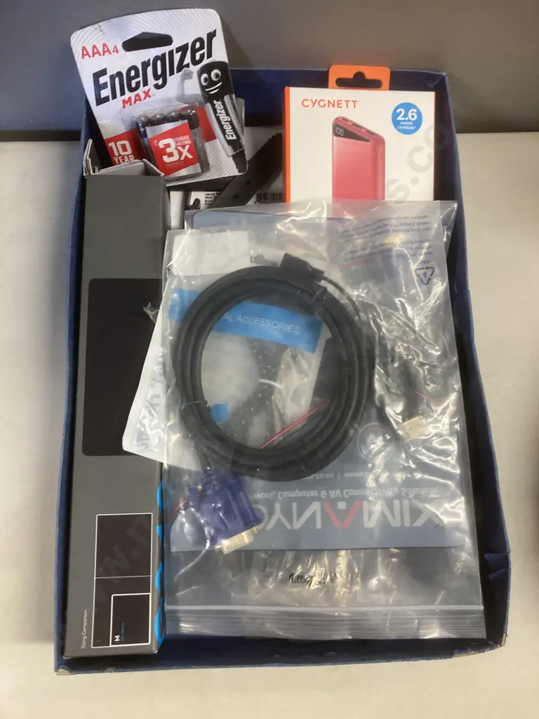 Cygnett Chargeup Boost (Gen 2) 10,000mAh Power Bank, Assorted Cables, Leads Etc Image 1++
