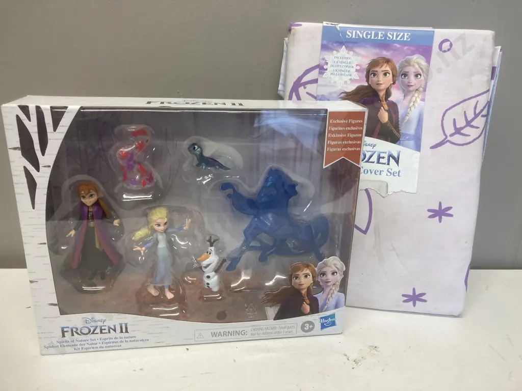 Disney Frozen II Spirits Of Nature Set & Frozen Single Duvet Cover Set Image 1++