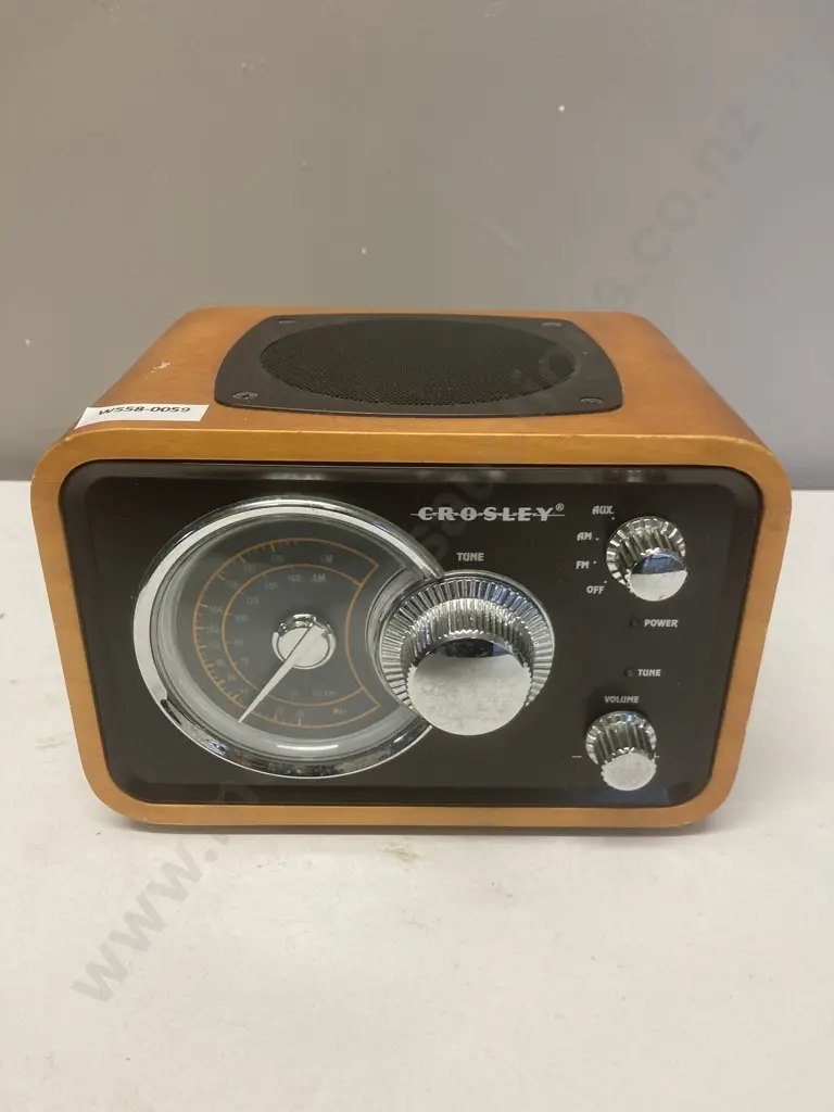 Crosley Vintage Look Radio (Needs Power Supply) Image 1++