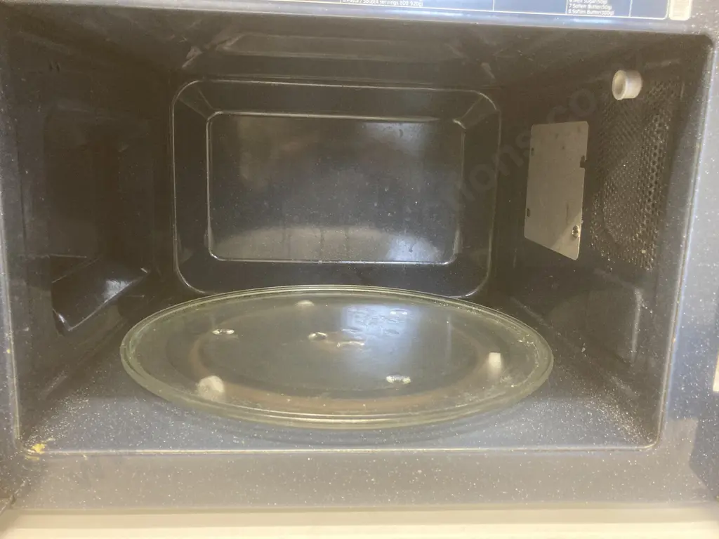 Samsung 32 Litre Microwave, Black, Model MS32J5133BG DUMPED DUE TO NOT WORKING Image 1++