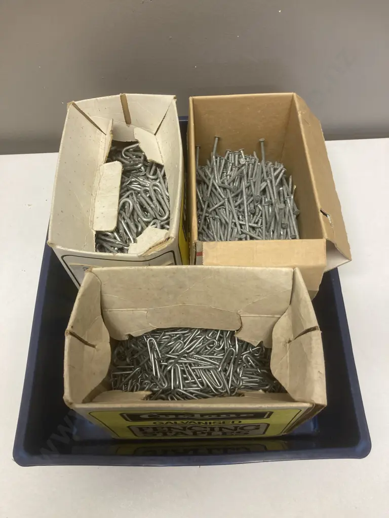 Blue Bin Assorted Fence Staples & Nails Image 1++