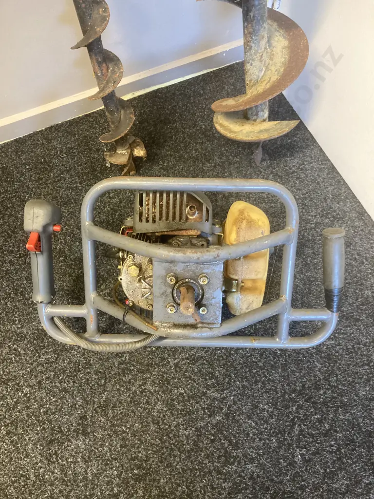 EFCO TR1540 Petrol Posthole Borer With Two Augers, 9 x 90cm & 18 x 100cm Image 1++