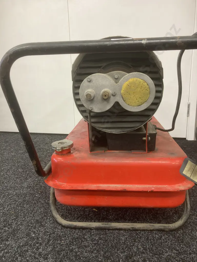 Spitfire DC25 Diesel/Kerosene Heater, 26kw,180watts,1.4amps, Direct Fire Portable Heater, 52 x 91cm Image 1++