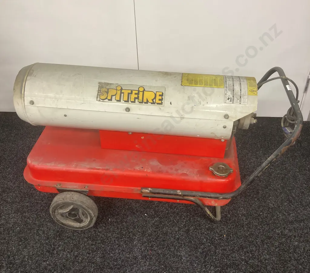 Spitfire DC25 Diesel/Kerosene Heater, 26kw,180watts,1.4amps, Direct Fire Portable Heater, 52 x 91cm Image 1++