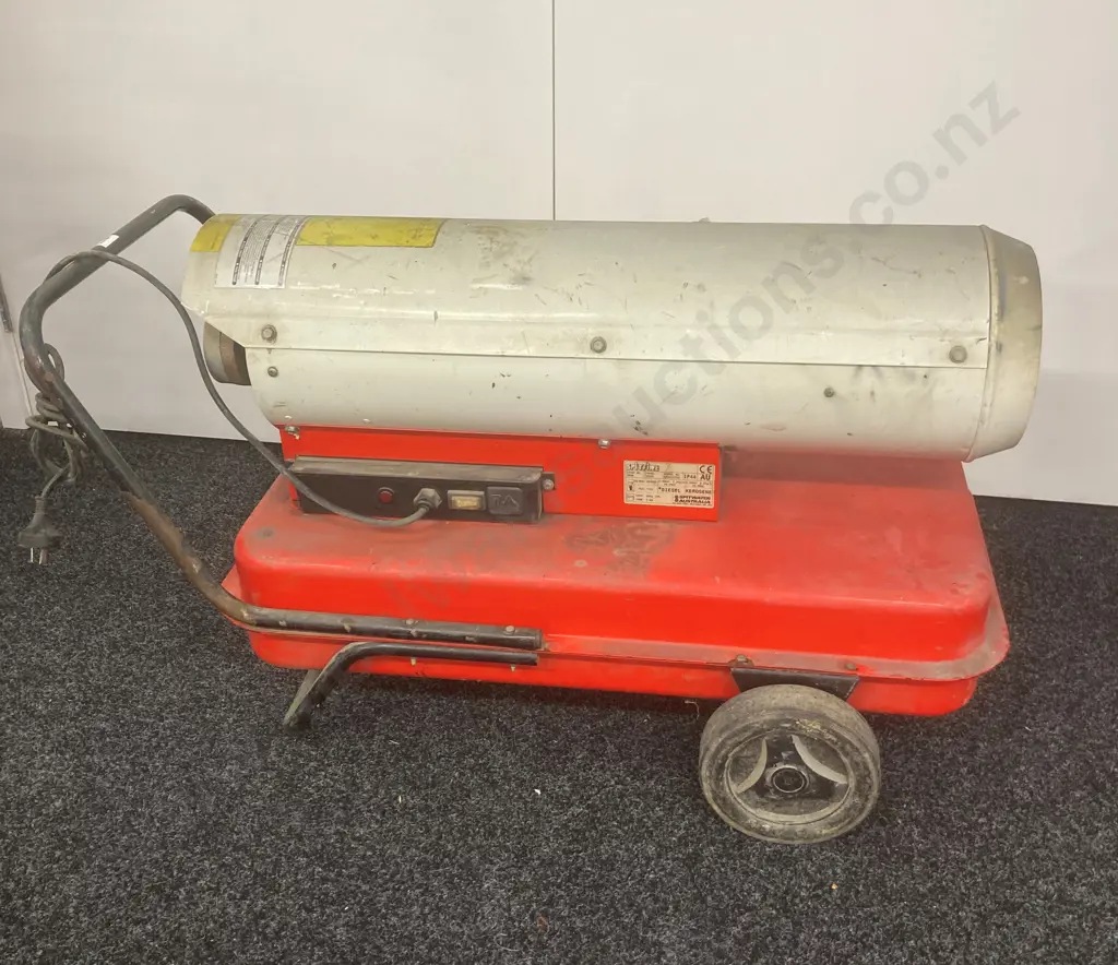 Spitfire DC25 Diesel/Kerosene Heater, 26kw,180watts,1.4amps, Direct Fire Portable Heater, 52 x 91cm Image 1++