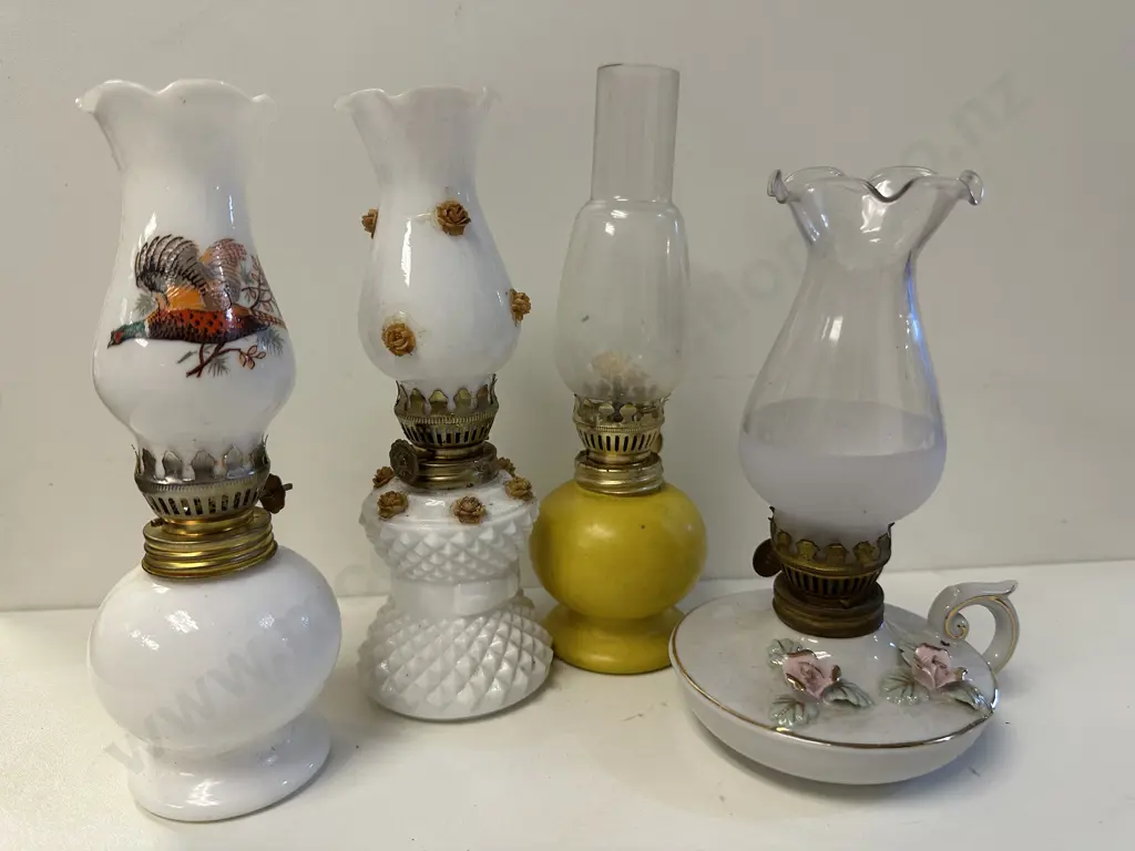 Selection of 4 Vintage Hurricane Lamps, Milk Glass Etc Image 1++