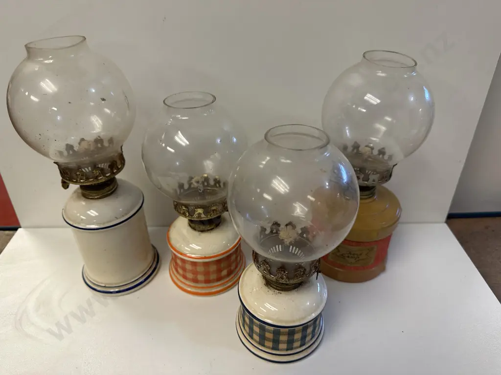 Selection of 4 Vintage Hurricane Lamps, Ceramic Checked Bases Etc Image 1++