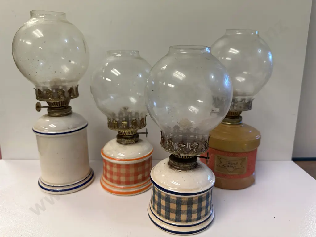 Selection of 4 Vintage Hurricane Lamps, Ceramic Checked Bases Etc Image 1++
