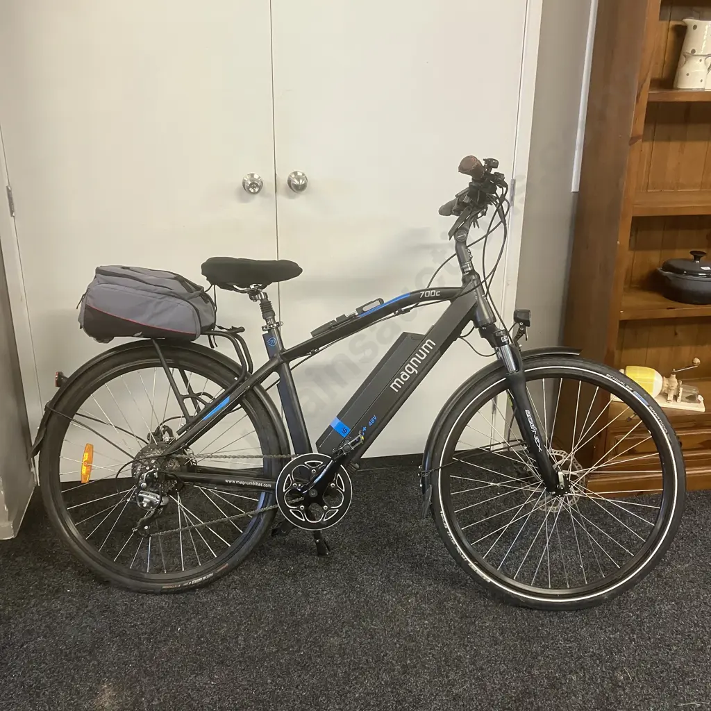 Magnum Metro+ 48V 700c Electric Bike With Charger, Blackburn Tray Bag, Size 55-58cm Helmet Etc Image 1++