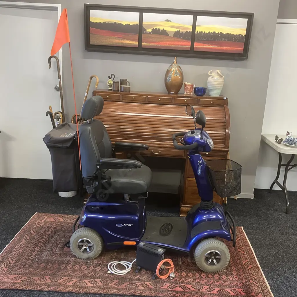 Invacare Auriga 10 Mobility Scooter With Charger, Rear Bag & Front Basket Image 1++