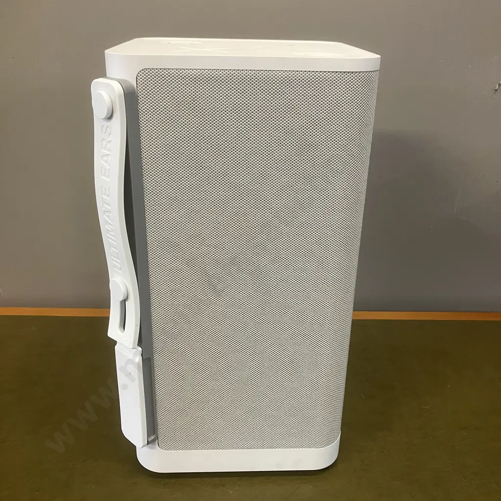 White UE Hyperboom Portable Bluetooth Speaker Model SOO175 (No Power Lead) Image 1++