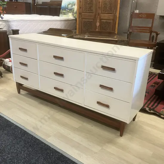 Mid-Century Modern 9 Drawer Chest of Drawers Painted White. H69.5 W146 D36.5cm