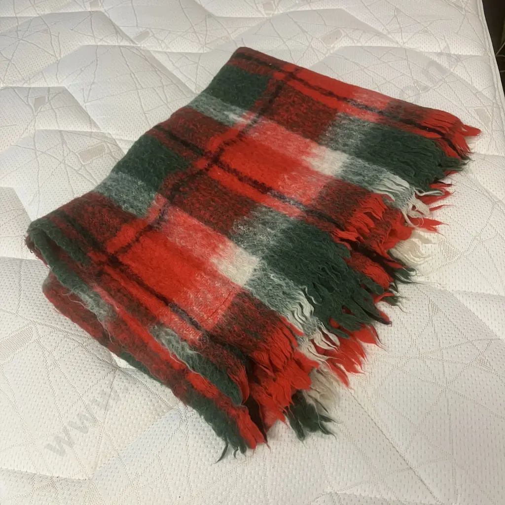 Waverley Cree South Africa Mohair Throw (Red / Green) Image 1++