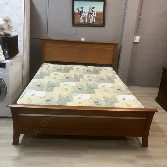 Royal Furniture Queen Size Wooden Slat Bed Ex Harvey Norman With a Sleepmaker Flex Supreme Mattress
