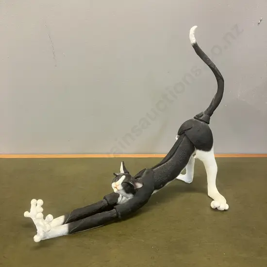 Country Artists A Breed Apart 'Spatz' felis stretchus 2234 (2002). L31cm