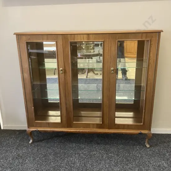 1980s Danske Mobler China Display Cabinet, 2 Door Bevelled Glass, 2 Glass Shelves, Mirror Backed, Cabriole Legs