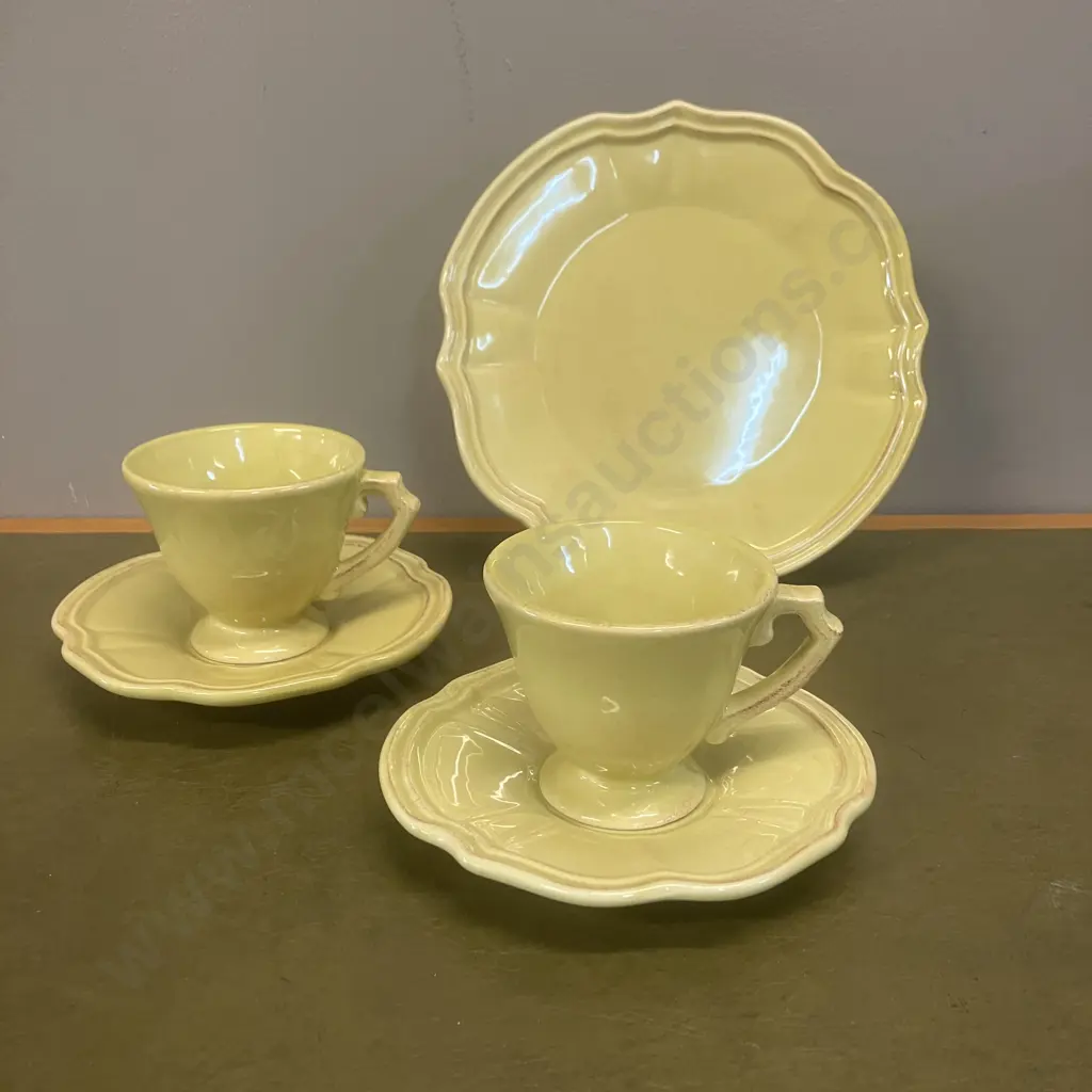 Green Cups & Saucers With Cake Plate - Portugal Image 1++