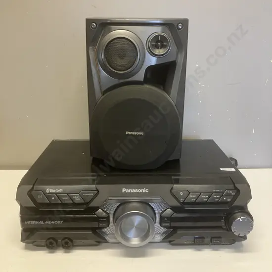Black Panasonic Stereo Unit Only SA-AKX710 With Panasonic SB-AK300 Speaker