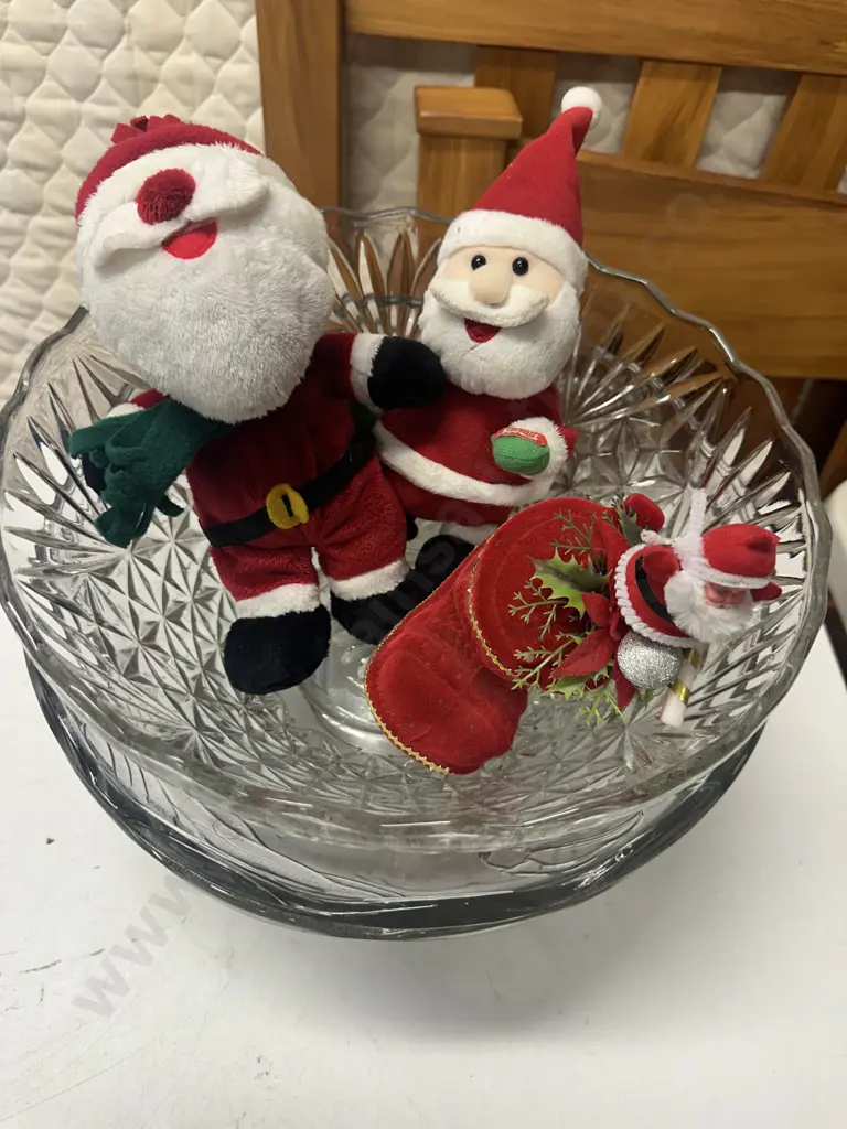 Three Large Glass Bowls & Christmas Items Image 1++