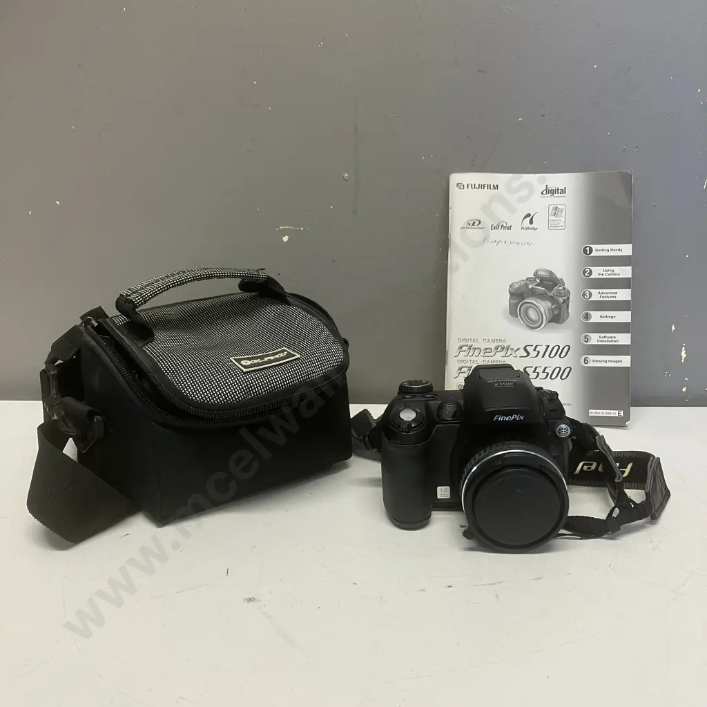 Fujifilm S5500 Digital Camera With Manual & Glanz Camera Bag (Battery Cover Wont Stay Shut) Image 1++