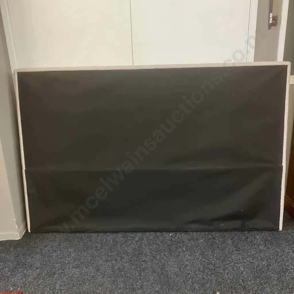 Nero Furniture Button Backed Fabric Headboard. 118 x 187cm Image 1++