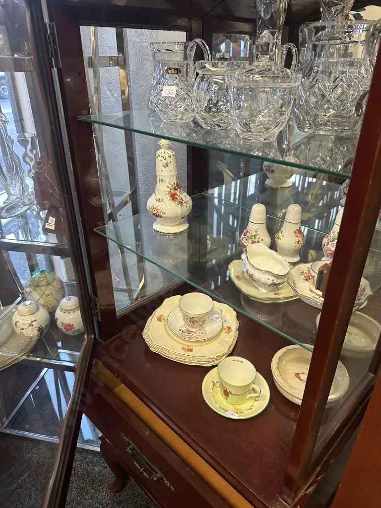 Mahogany Dome Top China Display Cabinet, 2 Glass Shelves, Mirror Backed. H142 W59 D40cm Image 1++