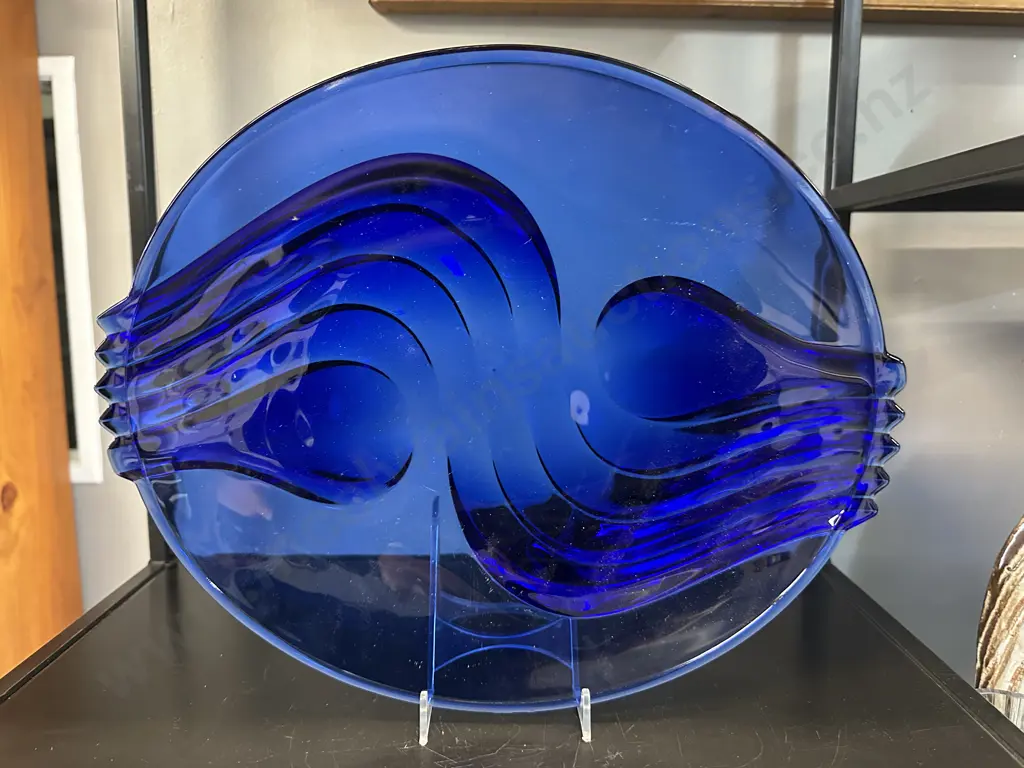 Vintage Luminarc Glass Colbalt Blue Bowl Made In France. Image 1++