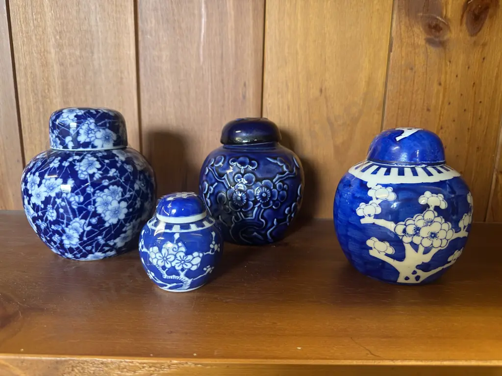 Vintage Porcelain Ginger Jars Blue & White Image 1++
