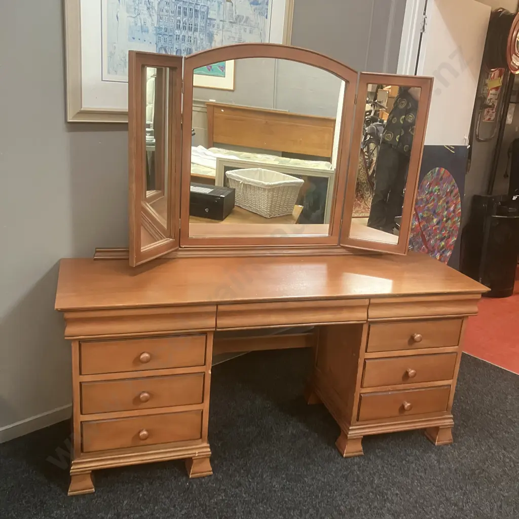 Vintage Kauri? Nine Drawer Kneehole Dressing Table With Wrap Around Mirrors & Stool. H156.5 W160 D49.5cm Image 1++