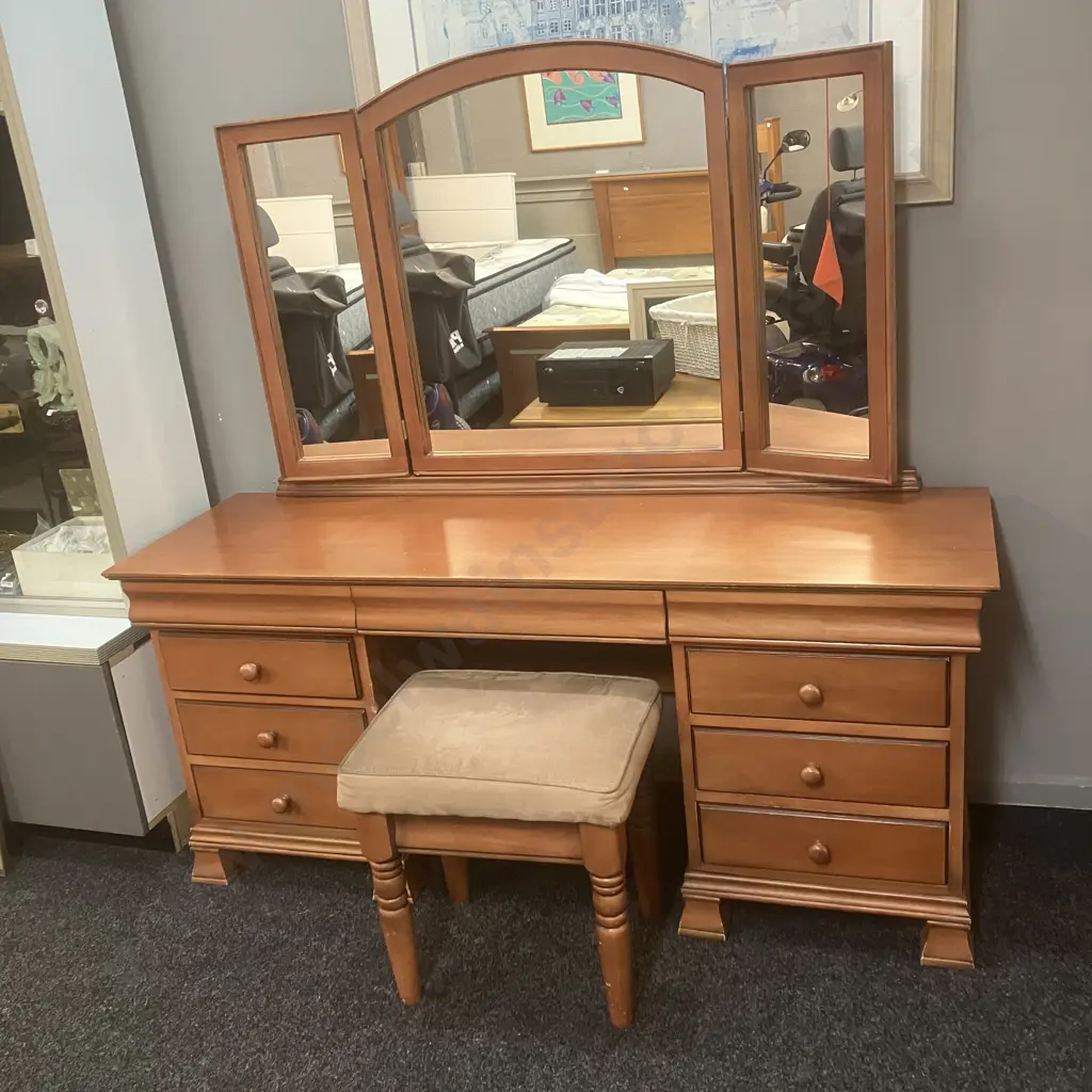 Vintage Kauri? Nine Drawer Kneehole Dressing Table With Wrap Around Mirrors & Stool. H156.5 W160 D49.5cm Image 1++