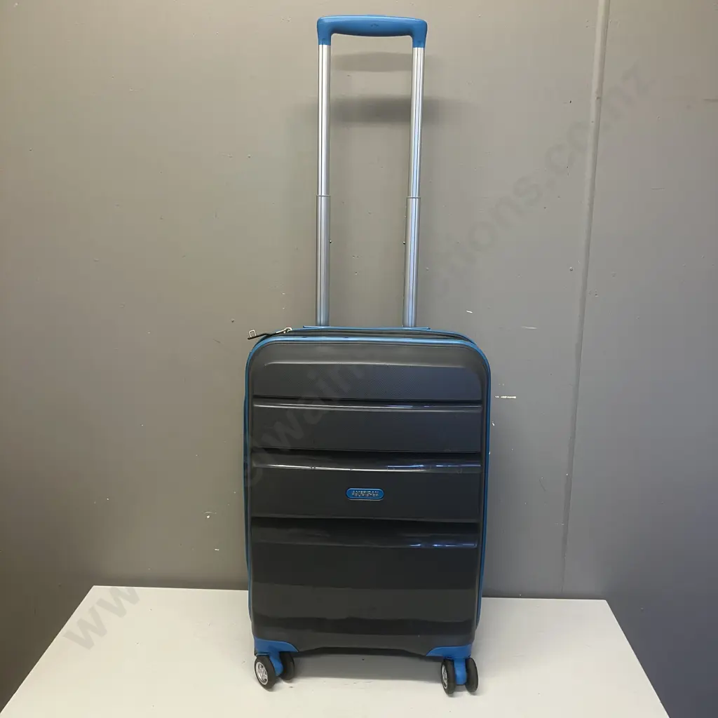 American Tourister Spinner 55cm EXP Suitcase Image 1++