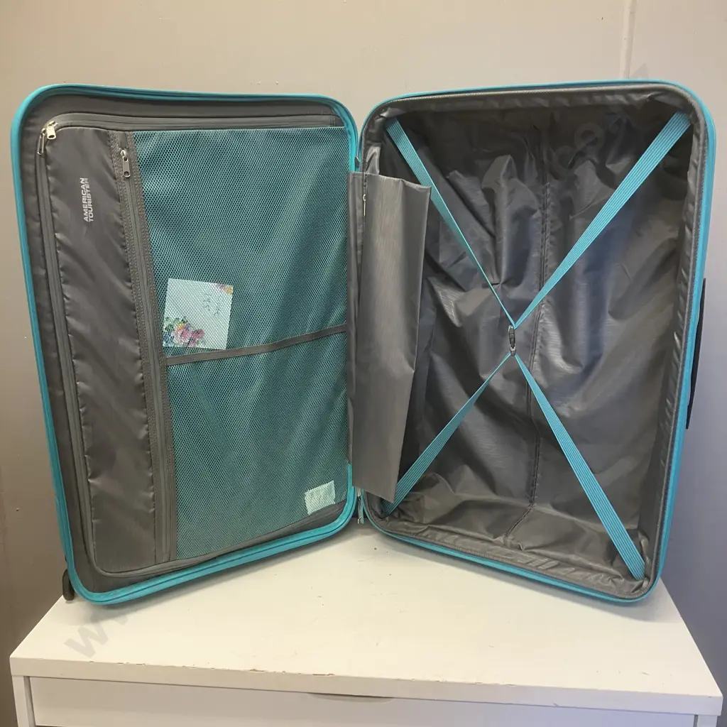 American Tourister Spinner 81/30 TSA EXP AV Suitcase Image 1++
