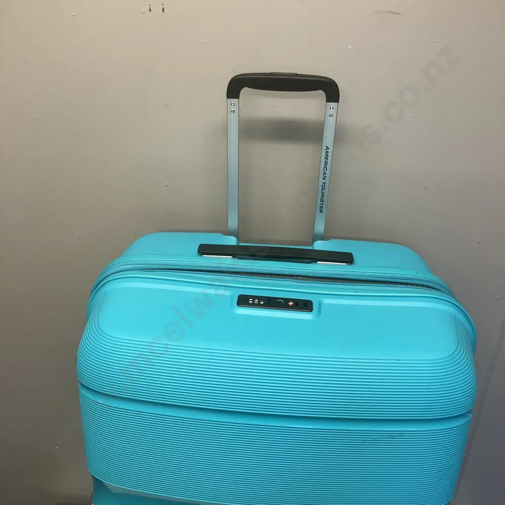 American Tourister Spinner 81/30 TSA EXP AV Suitcase Image 1++