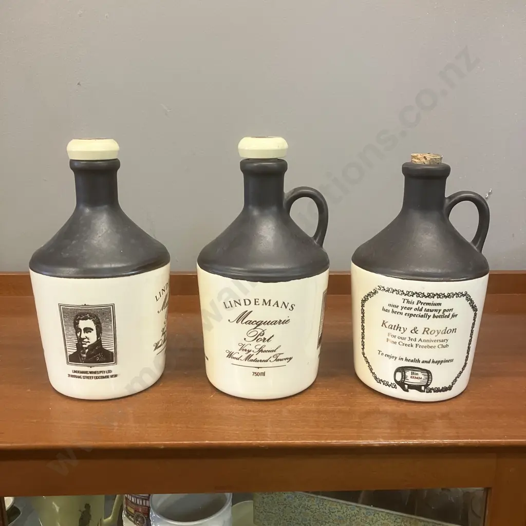 Vintage Pine Creek Freebee Club, Pair of Lindeman Macquarie Port Stoneware Jugs Image 1++