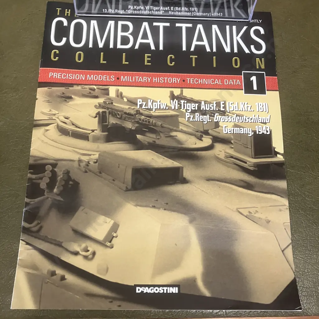 The Combat Tanks Collection #1. 2, 3 Magazines With Model Tanks, Ring Binder Etc Image 1++