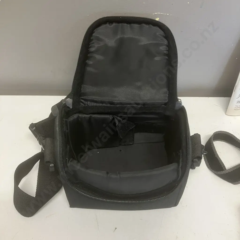 Fujifilm S5500 Digital Camera With Manual & Glanz Camera Bag (Battery Cover Wont Stay Shut) Image 1++