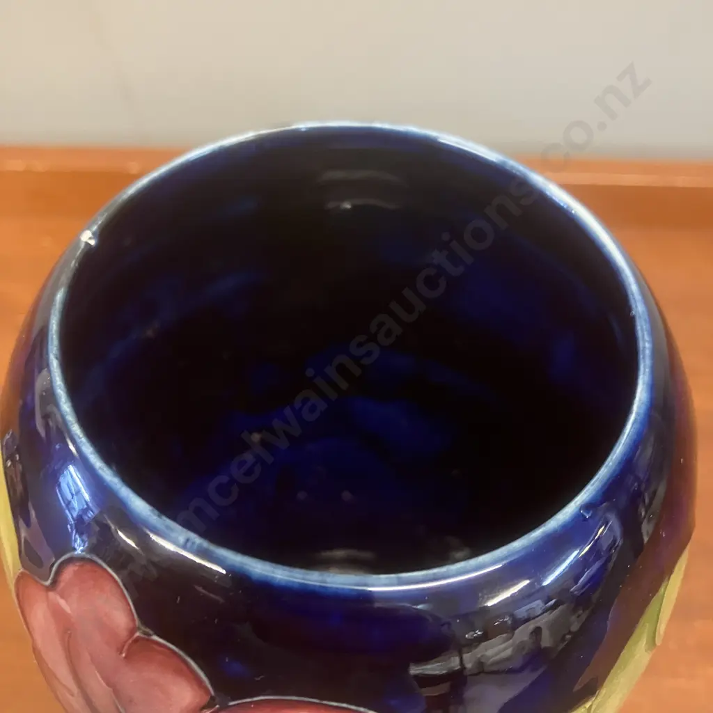 Moorcroft Pottery Hibiscus Pattern Vase With Queen Mary Label. H18cm Image 1++