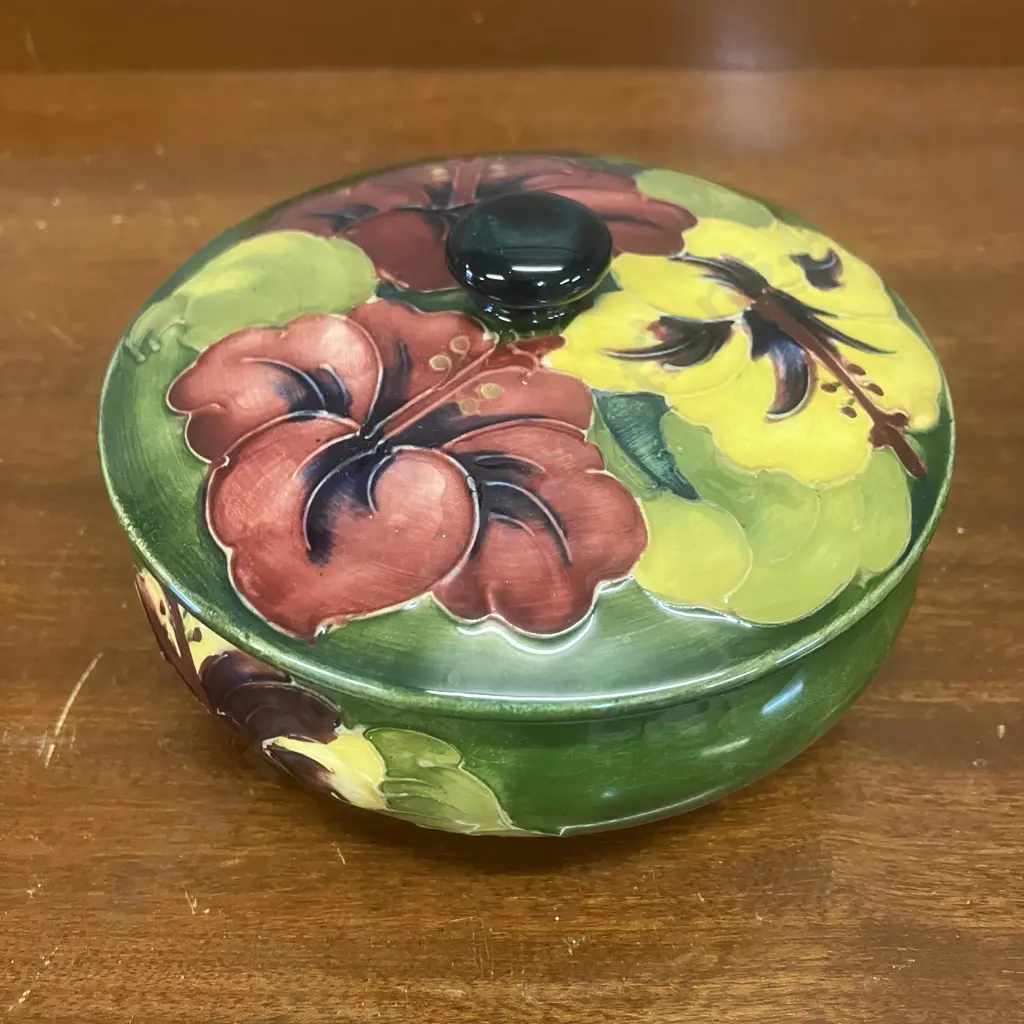 Moorcroft Pottery Hibiscus Pattern Circular Lidded Trinket Dish x 12cm Image 1++